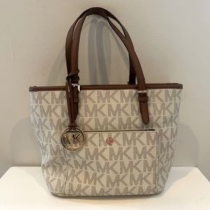 White and tan Michael Kors shoulder bag.